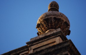 20091031_mdina_roof_decoration